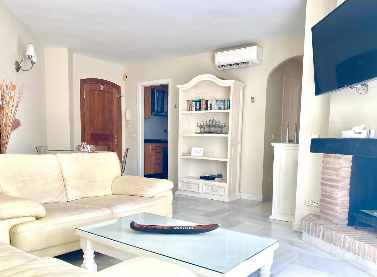 דירות בנאלמדנה Apartamento En Puerto Marina